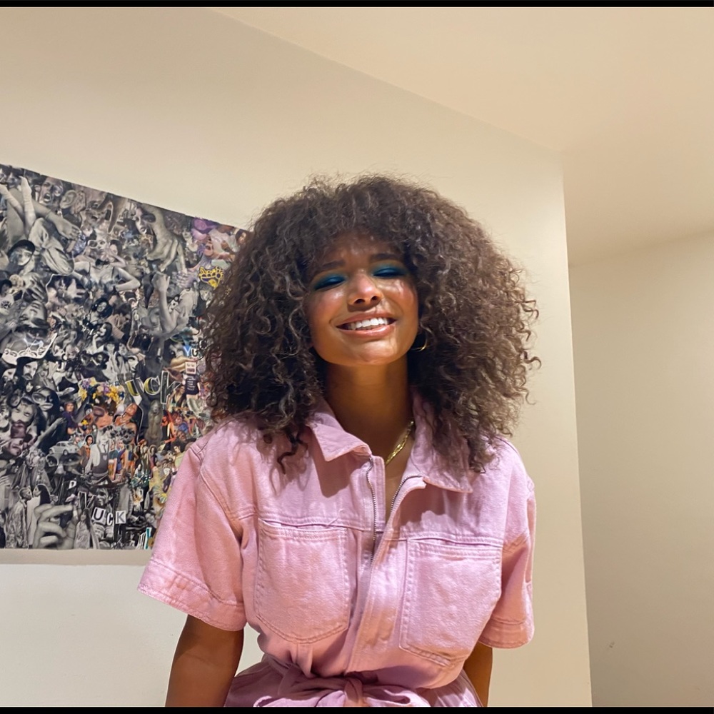 Meet your Posher, Alexia